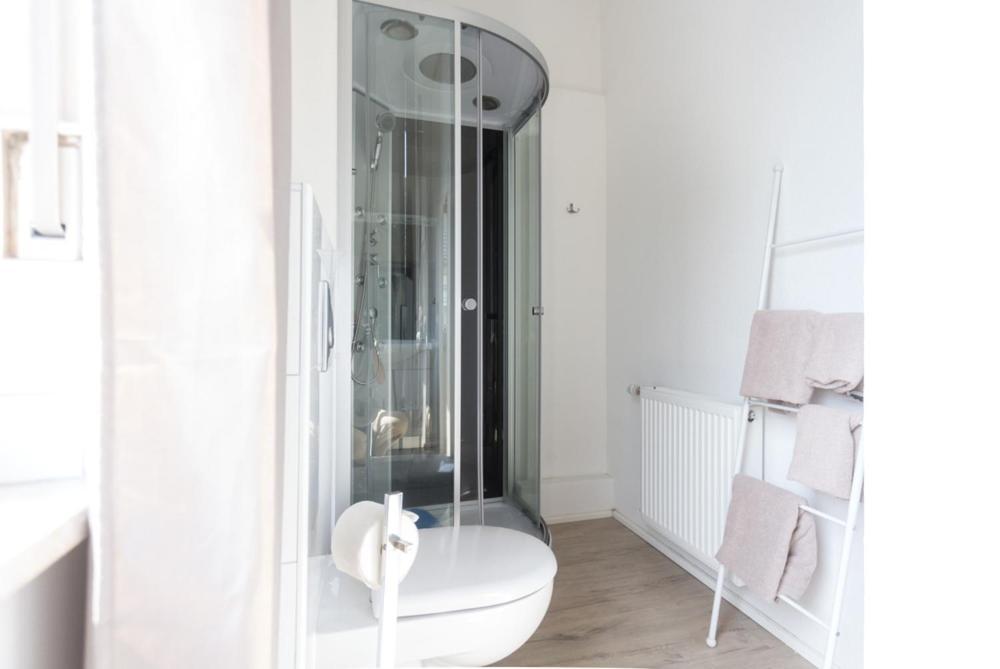 Apartment 12 (Königswinterer Str. 592)